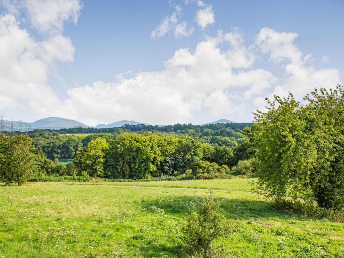スランヴァイルプールグウインゲル Menai Viewヴィラ エクステリア 写真